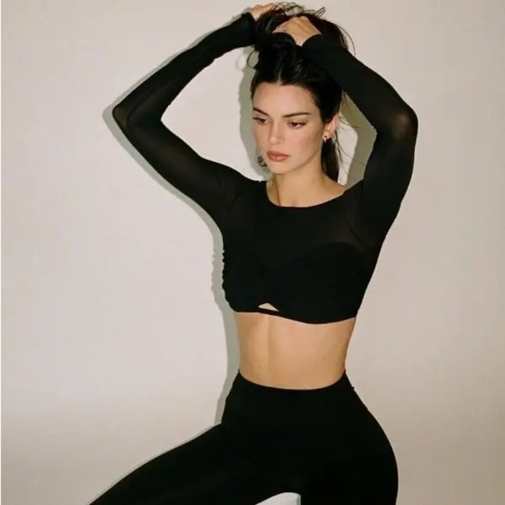 Worn by Kendall Jenner xxs Alo top